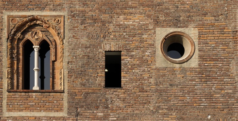 Ca'Granda, la facciata su via Sforza