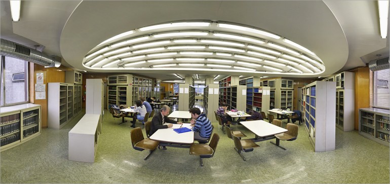 In biblioteca a Città Studi